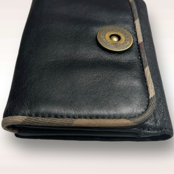 BURBERRY VTG Black Leather Bifold wallet With Classic trim, Snap closure! - Picture 6 of 16